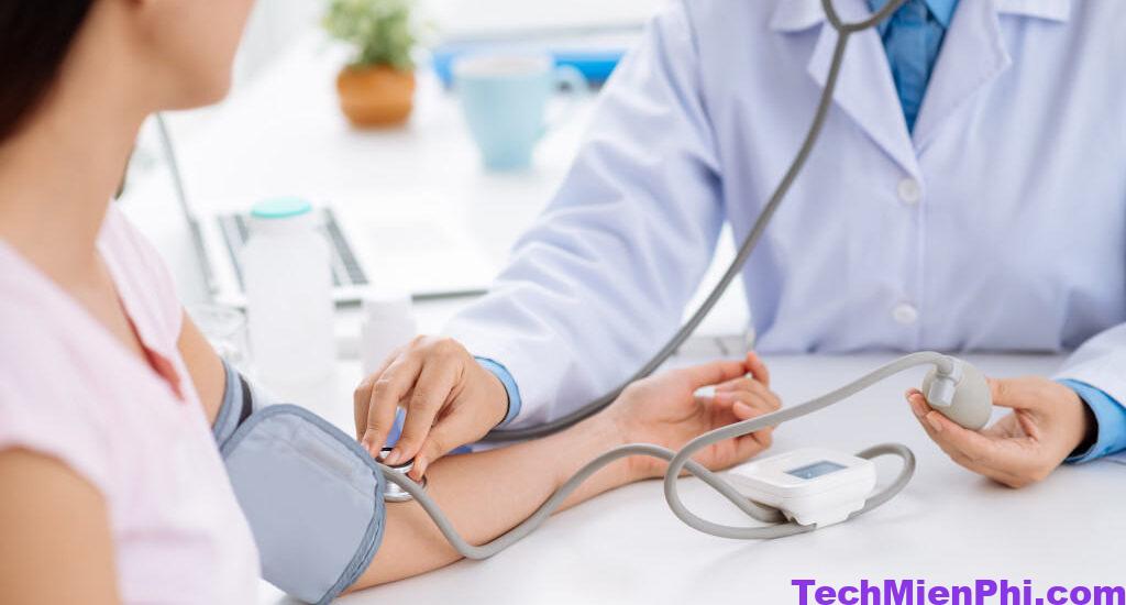 Máy đo huyết áp Omron: Hướng dẫn sử dụng và những lưu ý cần biết